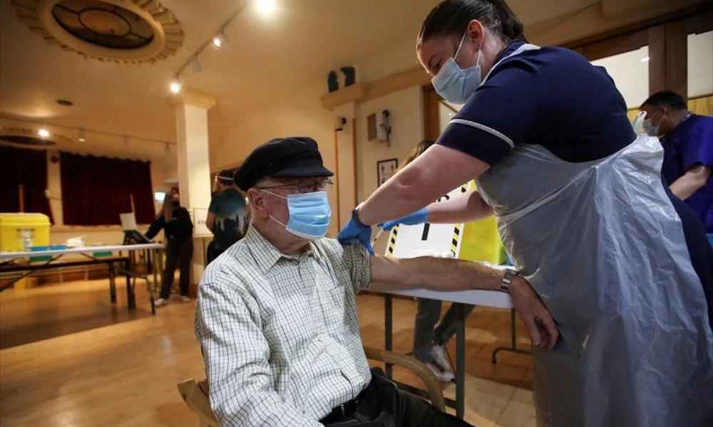 Ισπανία: Δεν αλλάζει το χρονοδιάγραμμα των εμβολιασμών